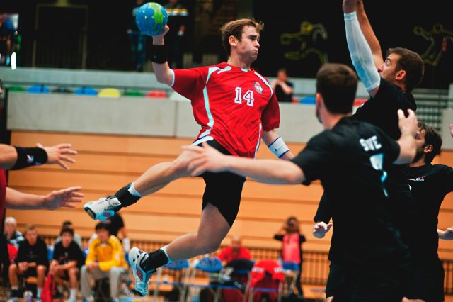 Comment maîtriser les techniques de contre en handball quand on débute ?