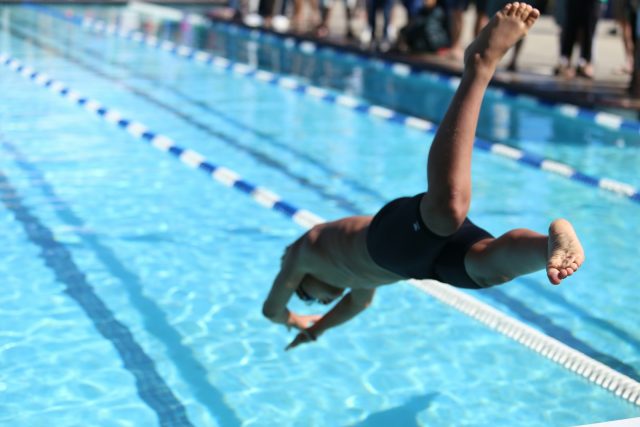 Les bienfaits des sports aquatiques en intérieur pendant l’hiver